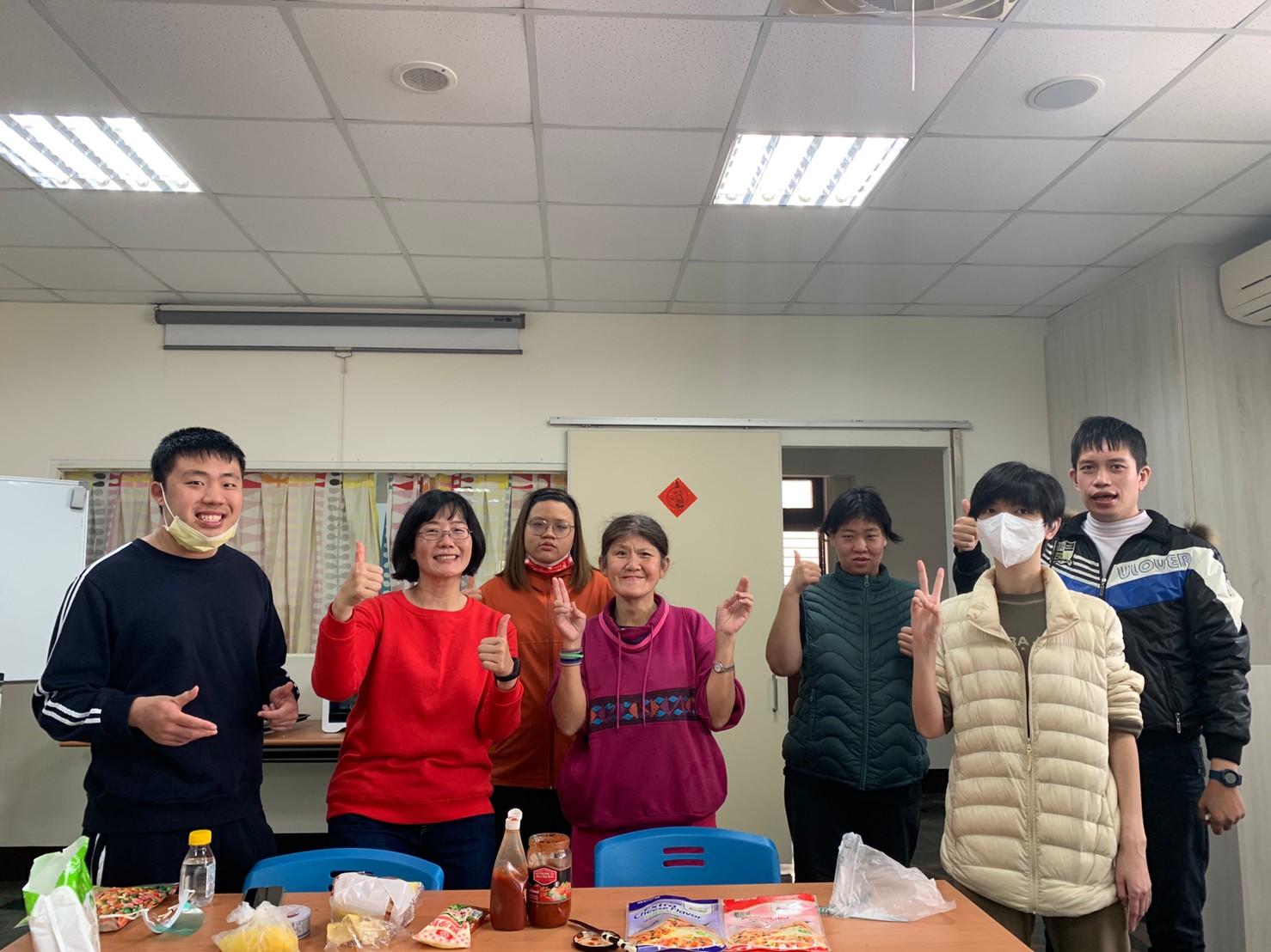 【人生難免混亂，就跟Pizza難免烤焦一樣】​標題圖